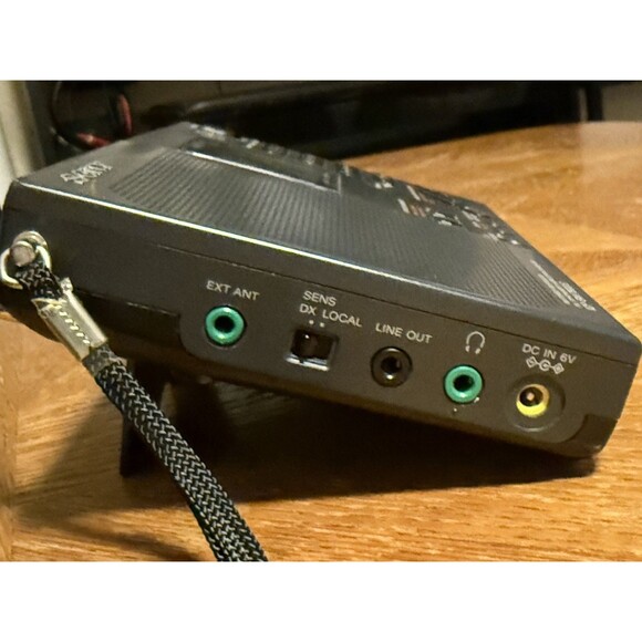 Sony ICF-SW7600G FM STEREO/SW/ MW/LW PLL SYNTHESIZED WORLD BAND RECEIVER JAPAN - Picture 7 of 14